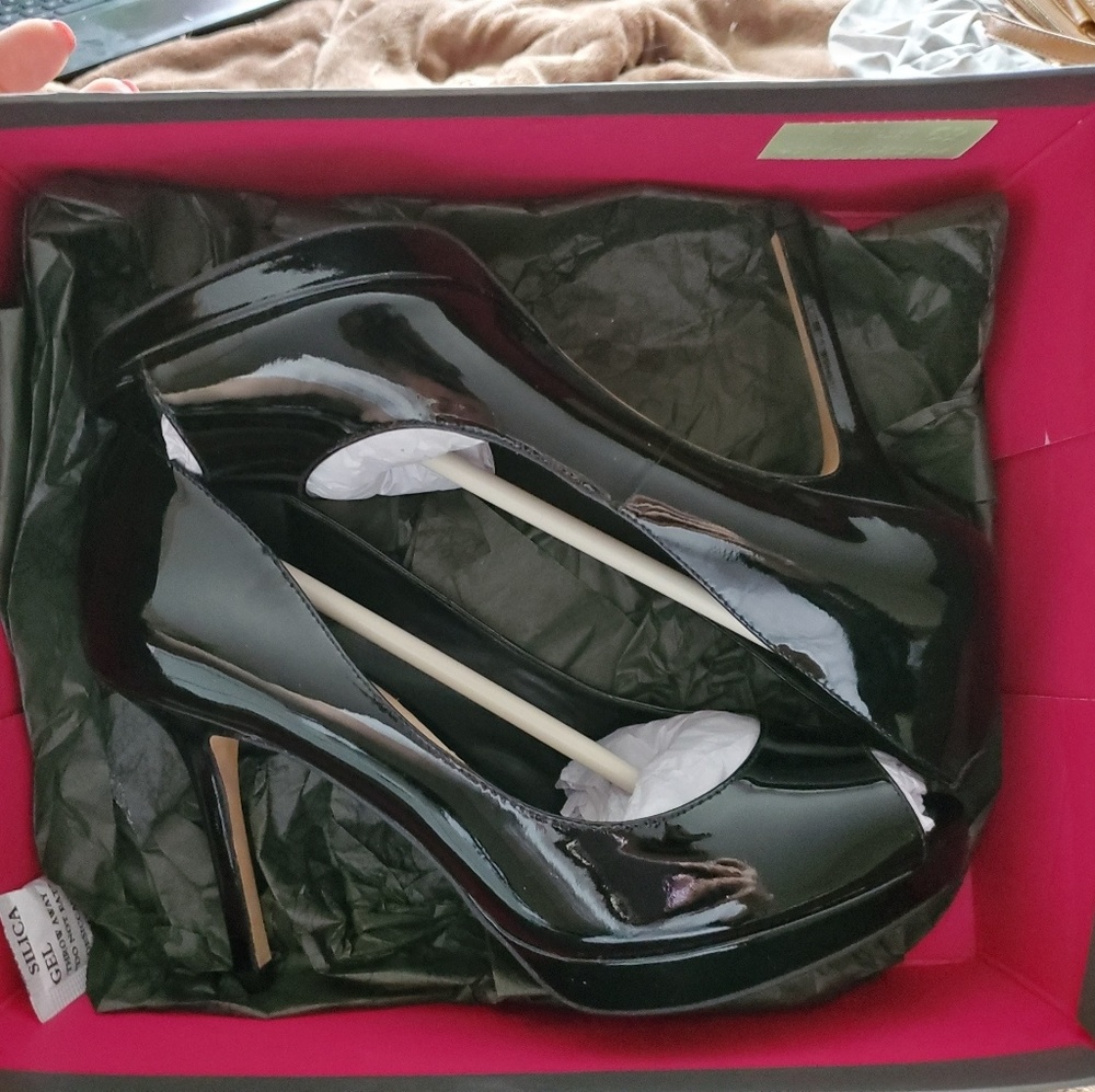 Vince Camuto VC-Coper Peep Toe Shoes
